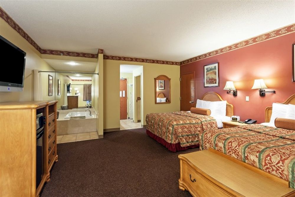Country Hearth Inn & Suites Edwardsville Extérieur photo