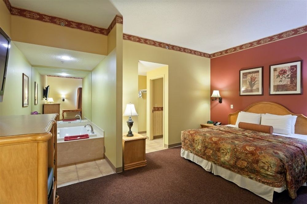 Country Hearth Inn & Suites Edwardsville Extérieur photo