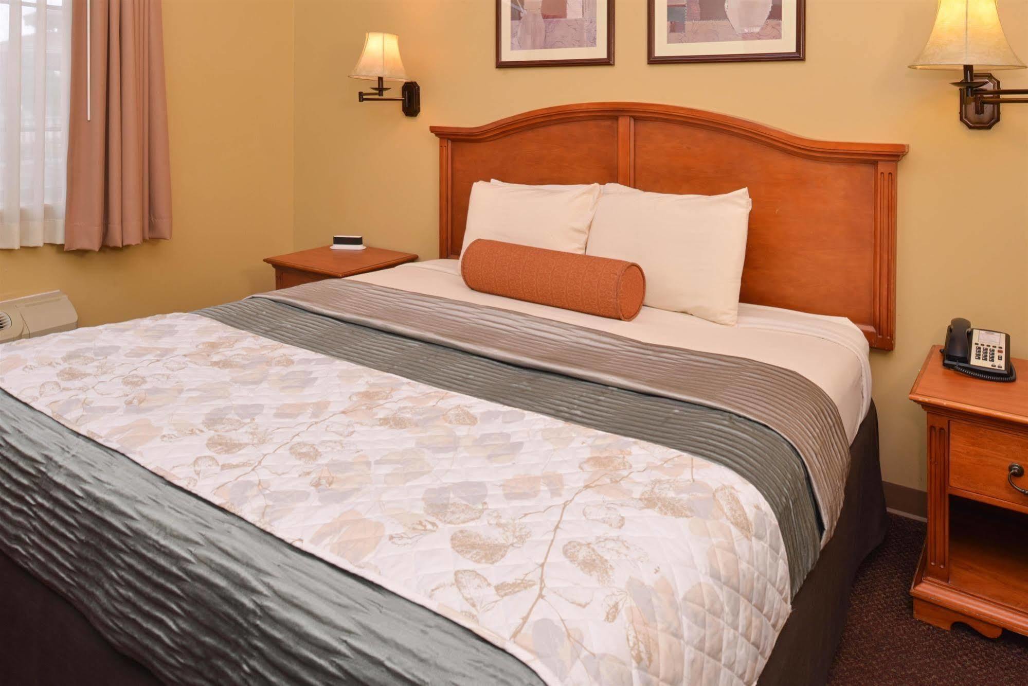 Country Hearth Inn & Suites Edwardsville Extérieur photo