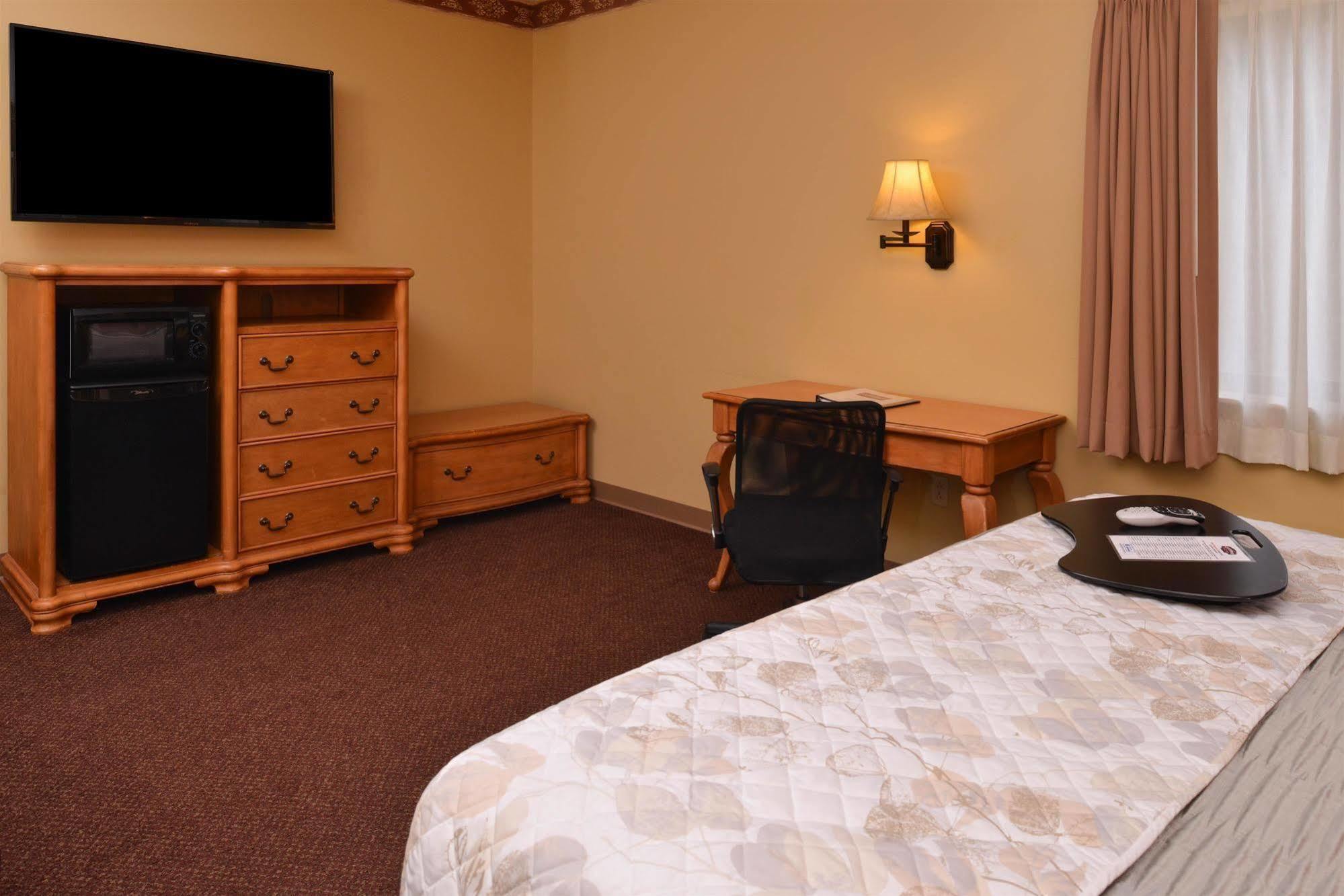 Country Hearth Inn & Suites Edwardsville Extérieur photo