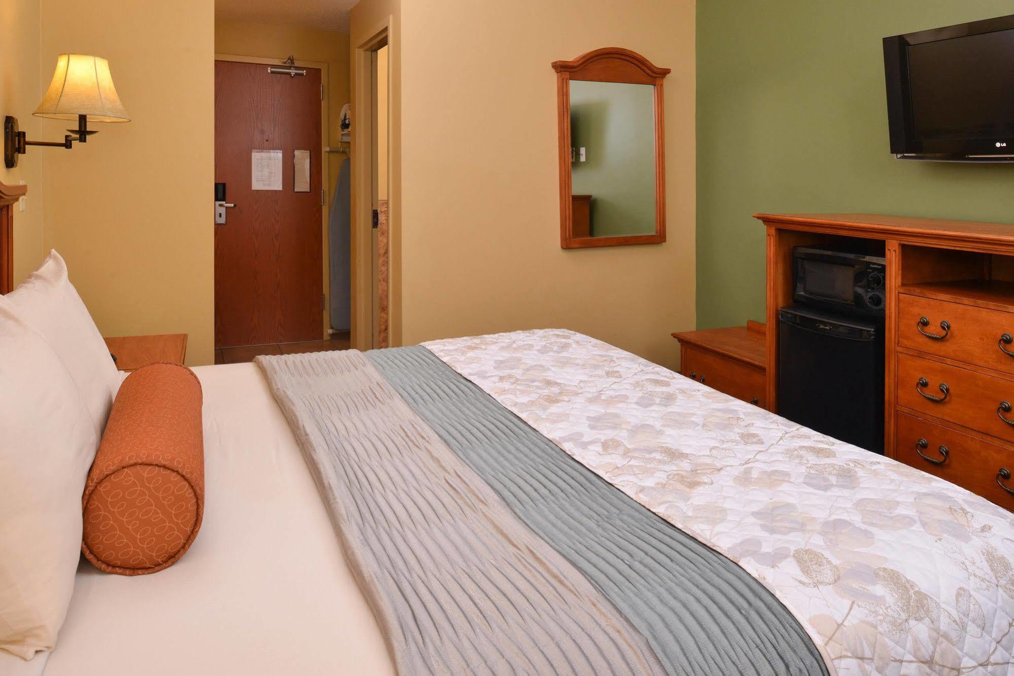 Country Hearth Inn & Suites Edwardsville Extérieur photo